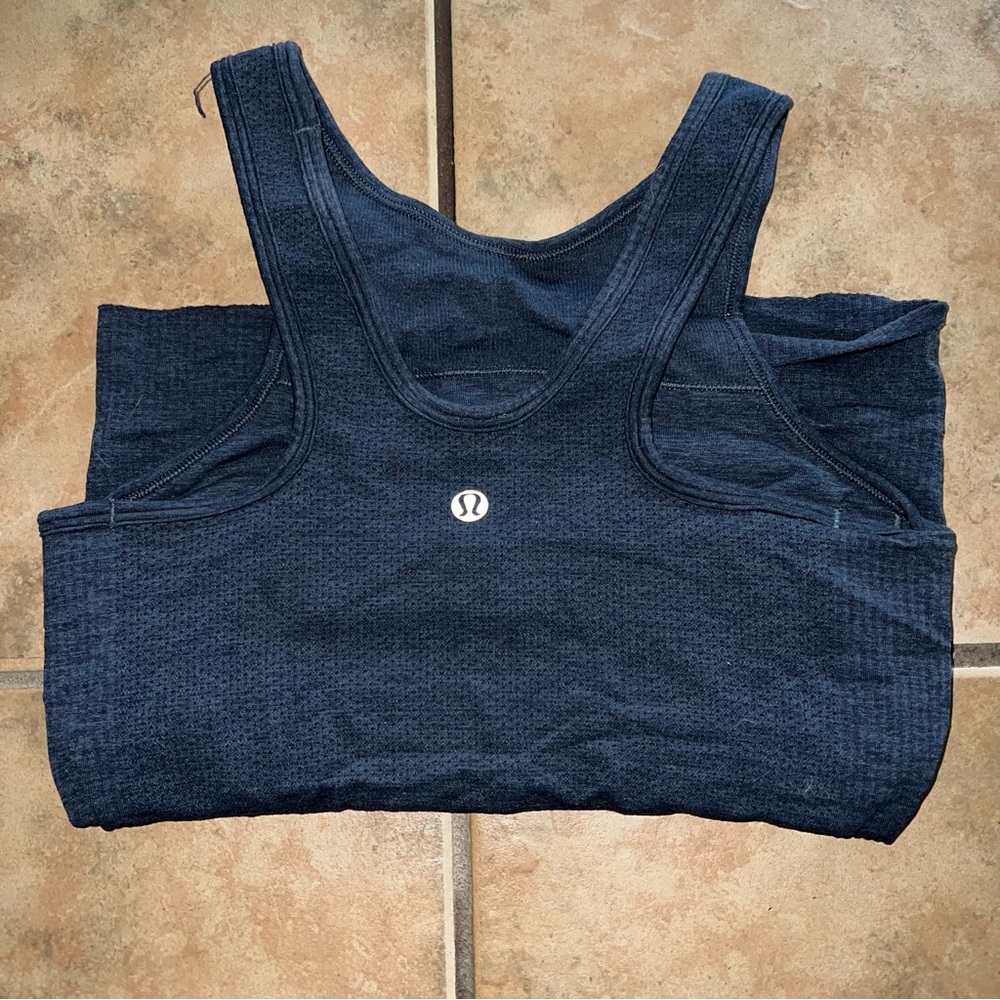 Lululemon tank top / sports bra